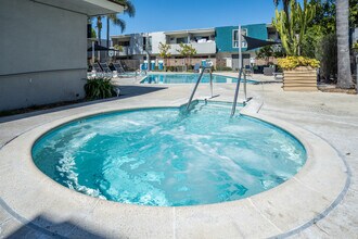 Ascent Apartment Homes in Los Alamitos, CA - Foto de edificio - Interior Photo