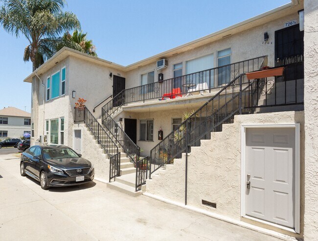 728 N Edinburgh Ave, Unit 728 in Los Angeles, CA - Building Photo - Building Photo