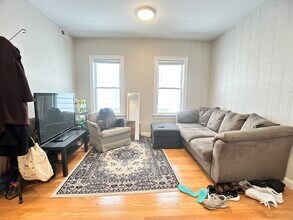 81 Newbury St, Unit 2 in Somerville, MA - Building Photo - Building Photo