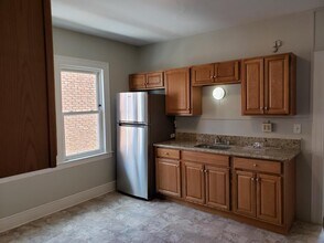 274 Park Rd, Unit 2e in West Hartford, CT - Foto de edificio - Building Photo
