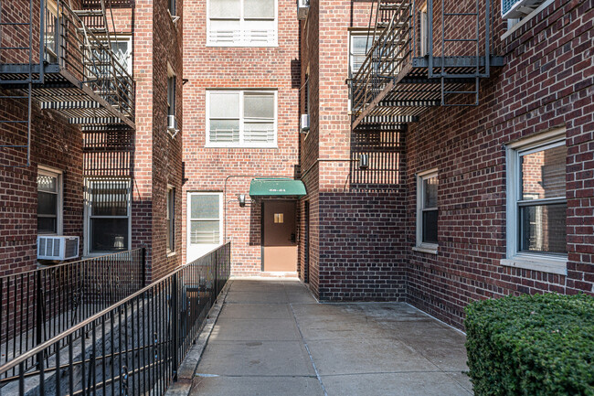 Greenbriar in Flushing, NY - Building Photo - Building Photo