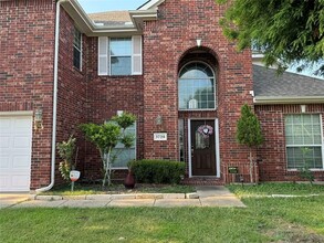 3720 Queenswood Ct in Fort Worth, TX - Foto de edificio - Building Photo