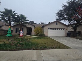 1818 W Picadilly Ln in Hanford, CA - Building Photo