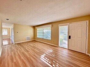 2060 Attache Ct in Clearwater, FL - Building Photo - Building Photo