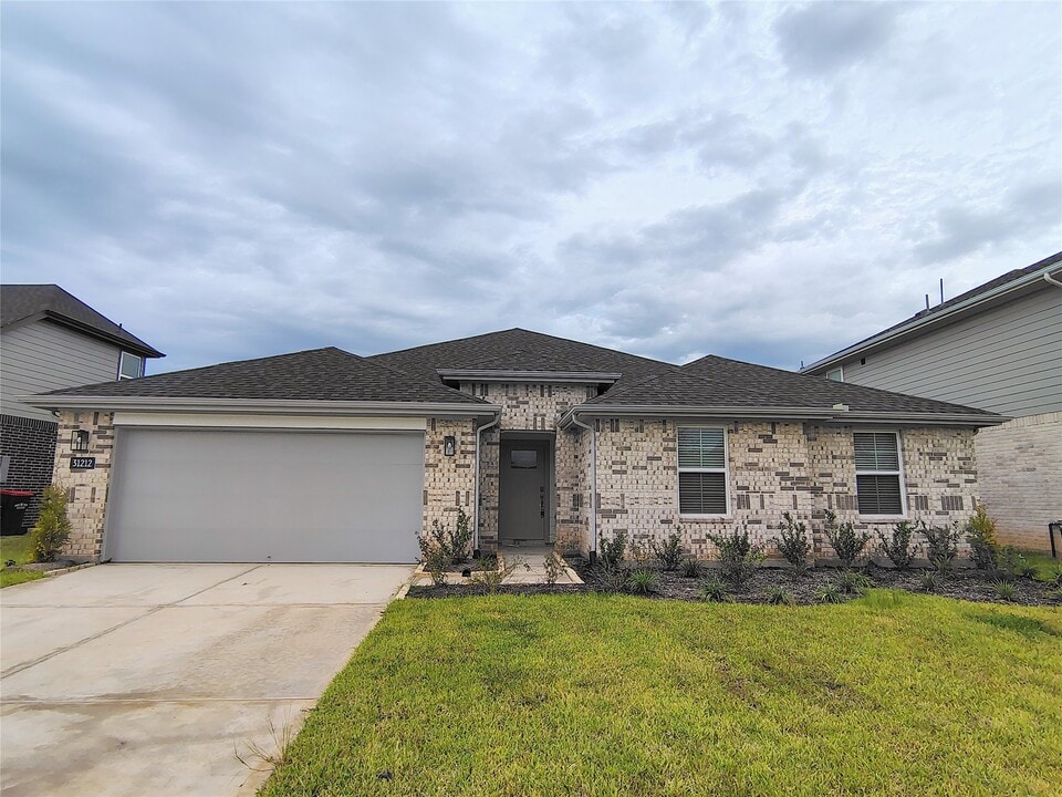 31212 N Eden Mnr Lp in Fulshear, TX - Building Photo