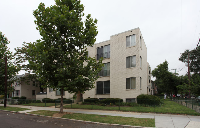 1730 R St SE in Washington, DC - Building Photo - Building Photo