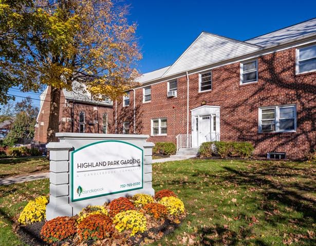 Highland Park Gardens in Highland Park, NJ - Foto de edificio