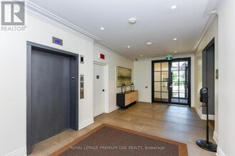 571 Prince Edward Dr N in Toronto, ON - Building Photo - Building Photo