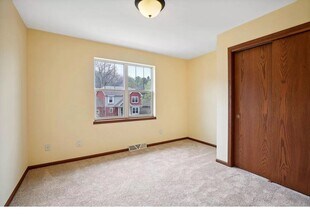 8903 White Coral Way in Middleton, WI - Building Photo - Building Photo