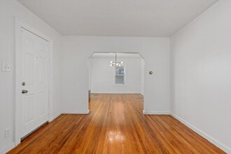 4995 Anatole St in Grosse Pointe, MI - Foto de edificio - Building Photo