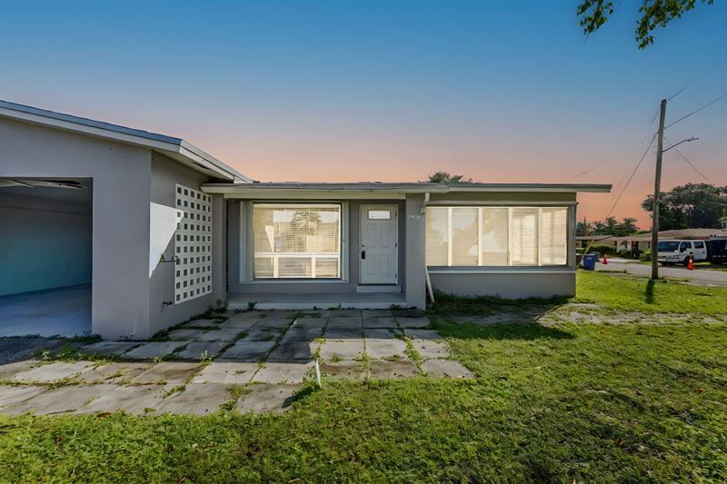 2935 Washington St in Hollywood, FL - Foto de edificio