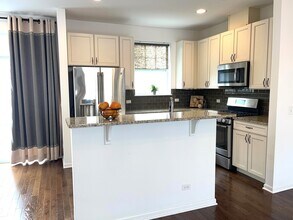 502 Lexington Ln in Rolling Meadows, IL - Foto de edificio - Building Photo