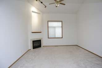 Mistwood Townhomes in Fargo, ND - Building Photo - Interior Photo