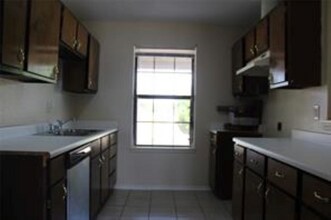 1526 Richard St in Mesquite, TX - Foto de edificio - Building Photo