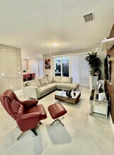 6846 NW 103rd Ave in Doral, FL - Building Photo - Building Photo