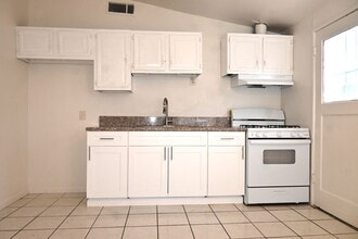 5210 38th Ave in Sacramento, CA - Building Photo - Building Photo