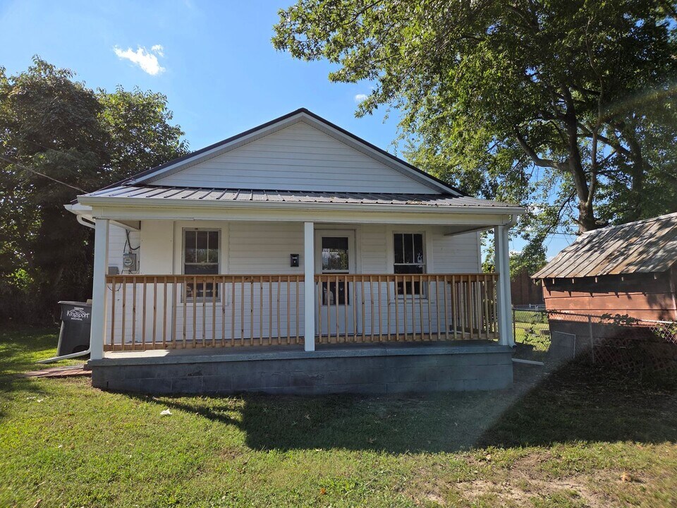 1546 Fuller St in Kingsport, TN - Foto de edificio
