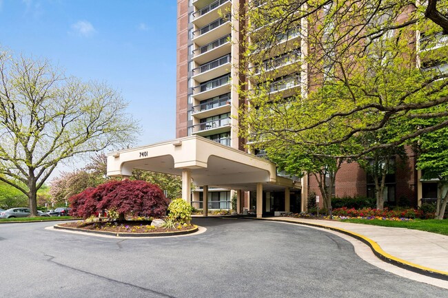 7401 Westlake Terrace in Bethesda, MD - Building Photo - Building Photo