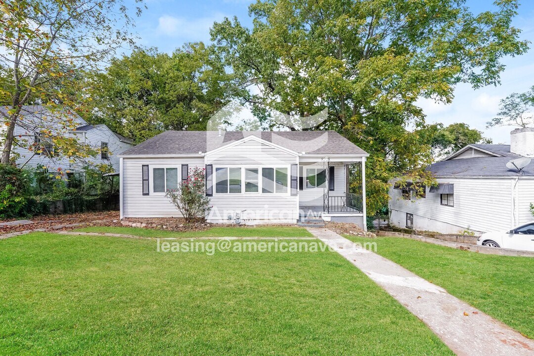 8228 10th Ave S in Birmingham, AL - Foto de edificio