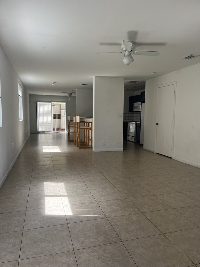 812 NW 22nd Pl in Miami, FL - Building Photo - Building Photo