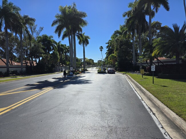 10367 S Circle Lake Dr in Boynton Beach, FL - Building Photo - Building Photo