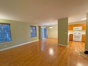 2043 Orchard Ln in Carpentersville, IL - Foto de edificio - Building Photo