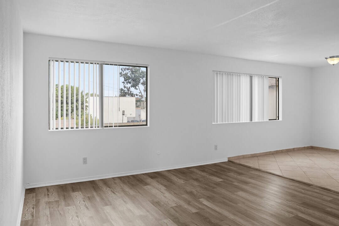 324 Stepney St in Inglewood, CA - Foto de edificio