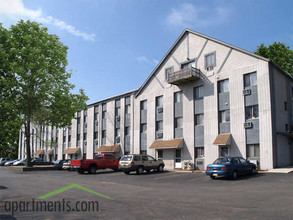 Apartments By The Park in Easton, PA - Building Photo - Building Photo