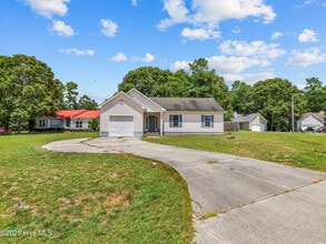 401 Cherry Ct in Richlands, NC - Building Photo - Building Photo