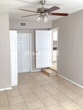 2016 E Crenshaw St in Tampa, FL - Foto de edificio - Building Photo