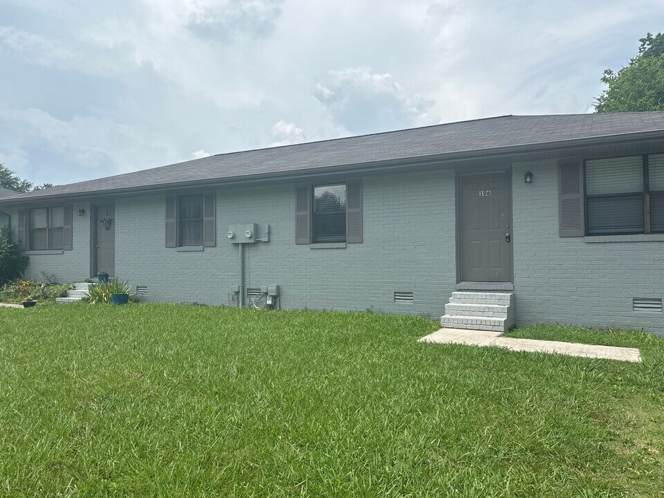 106 Wiley St in Manchester, TN - Building Photo