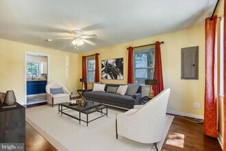 5810 Fifer Dr in Alexandria, VA - Foto de edificio - Building Photo