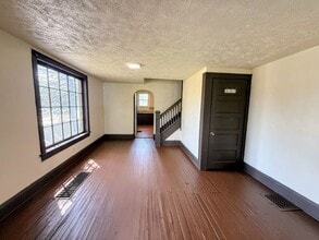 2048 2nd St NE in Canton, OH - Foto de edificio - Building Photo
