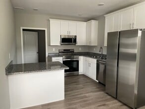 811 Pampas St in Pleasant Hill, MO - Building Photo - Building Photo