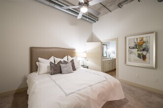 4899 Montrose Blvd in Houston, TX - Foto de edificio - Building Photo