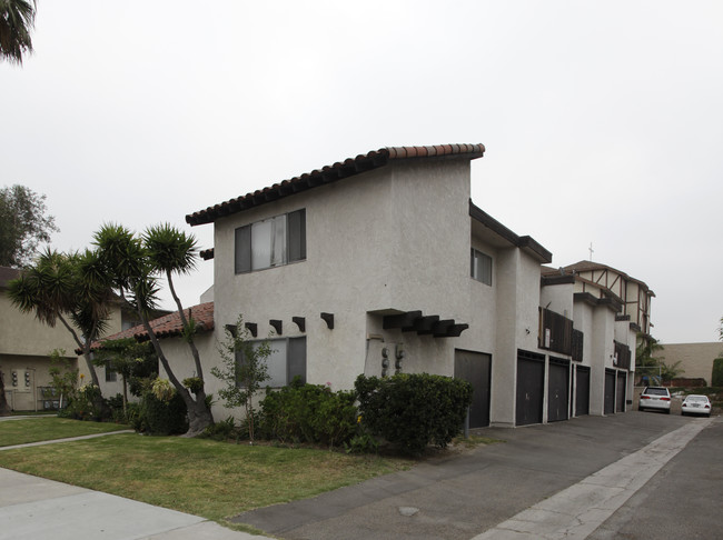 116 N Belinda Cor in Anaheim, CA - Building Photo - Building Photo