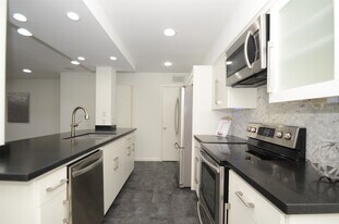 5524 Beverly Hill St in Houston, TX - Building Photo