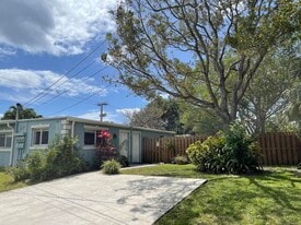 701 SE 4th St in Boynton Beach, FL - Building Photo