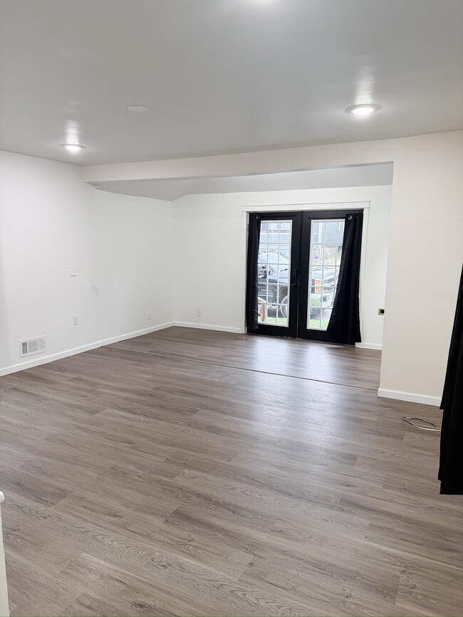 613 Oakland Ave in Greensburg, PA - Building Photo - Building Photo