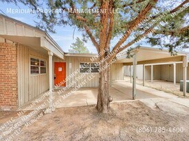 1712 Elkhart Ave in Lubbock, TX - Building Photo