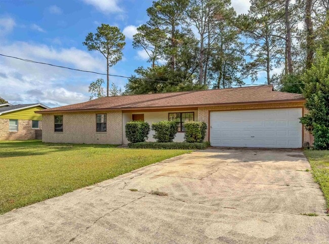 3245 Whitney Dr W in Tallahassee, FL - Building Photo - Building Photo