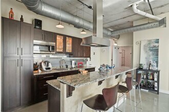 10 SW South River Dr, Unit #PH-I14 in Miami, FL - Foto de edificio - Building Photo