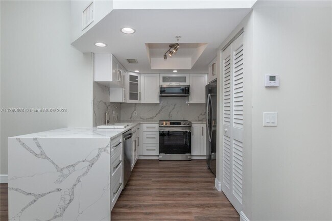 2021 SE 10th Ave-Unit -209 in Fort Lauderdale, FL - Foto de edificio - Building Photo