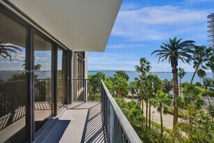1450 Brickell Bay Dr in Miami, FL - Building Photo