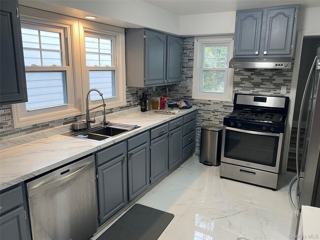 7 Woods Pl in Middletown, NY - Building Photo - Building Photo