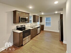 561 Westside Cir in China Grove, NC - Foto de edificio - Building Photo