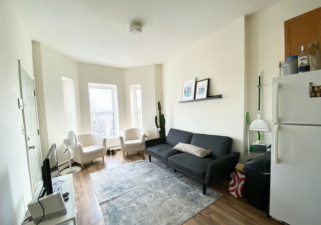 96 Hammond St, Unit 3 in Boston, MA - Foto de edificio - Building Photo