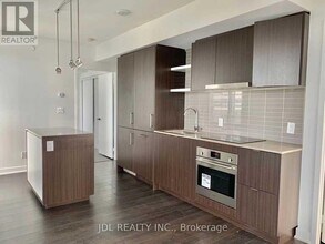 88 Harbour St in Toronto, ON - Building Photo - Building Photo