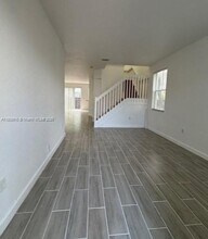 8154 NW 107th Path in Miami, FL - Building Photo - Building Photo