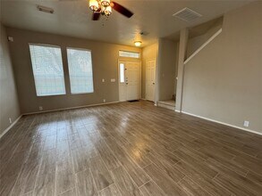 16875 Mammoth Springs Dr in Houston, TX - Foto de edificio - Building Photo